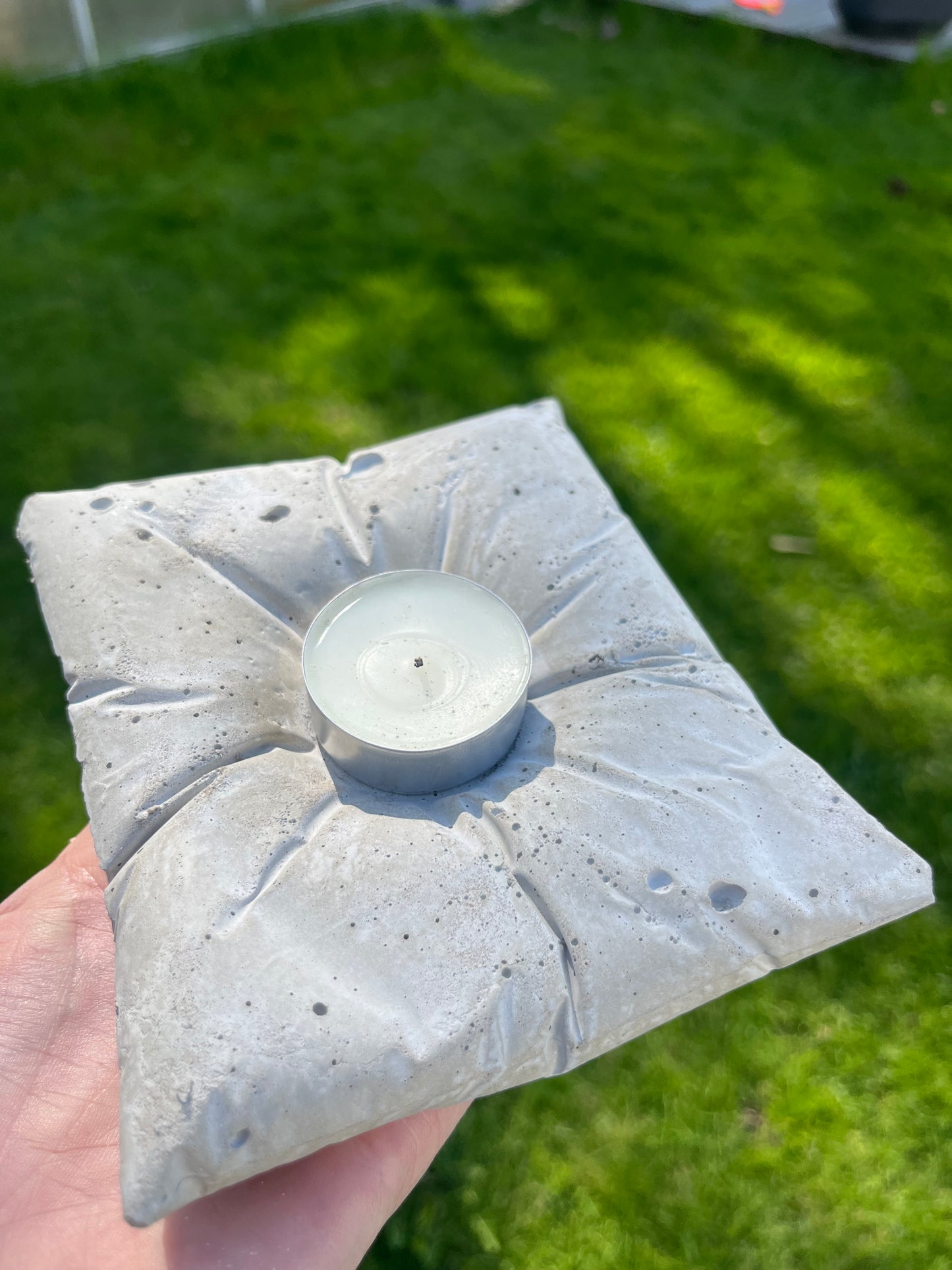 Kuddar- candle holder in cement
