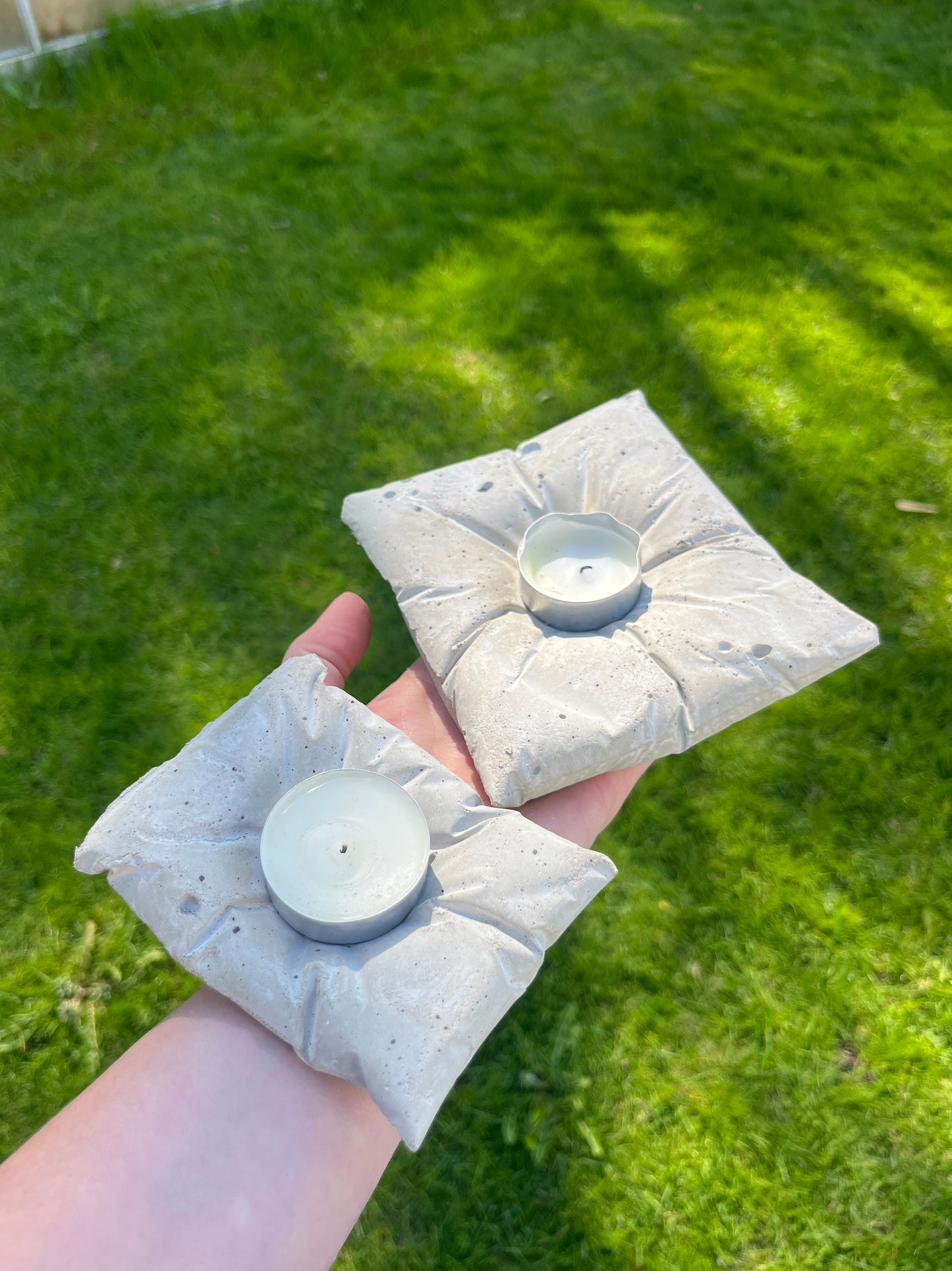 Kuddar- candle holder in cement