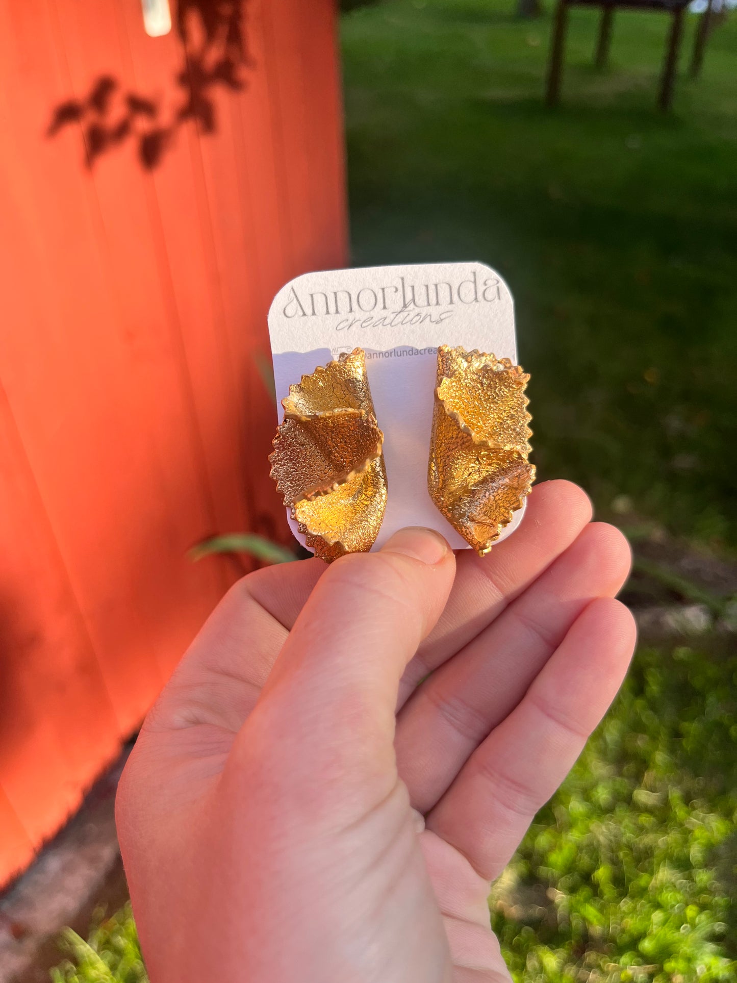 SCALLOP in gold