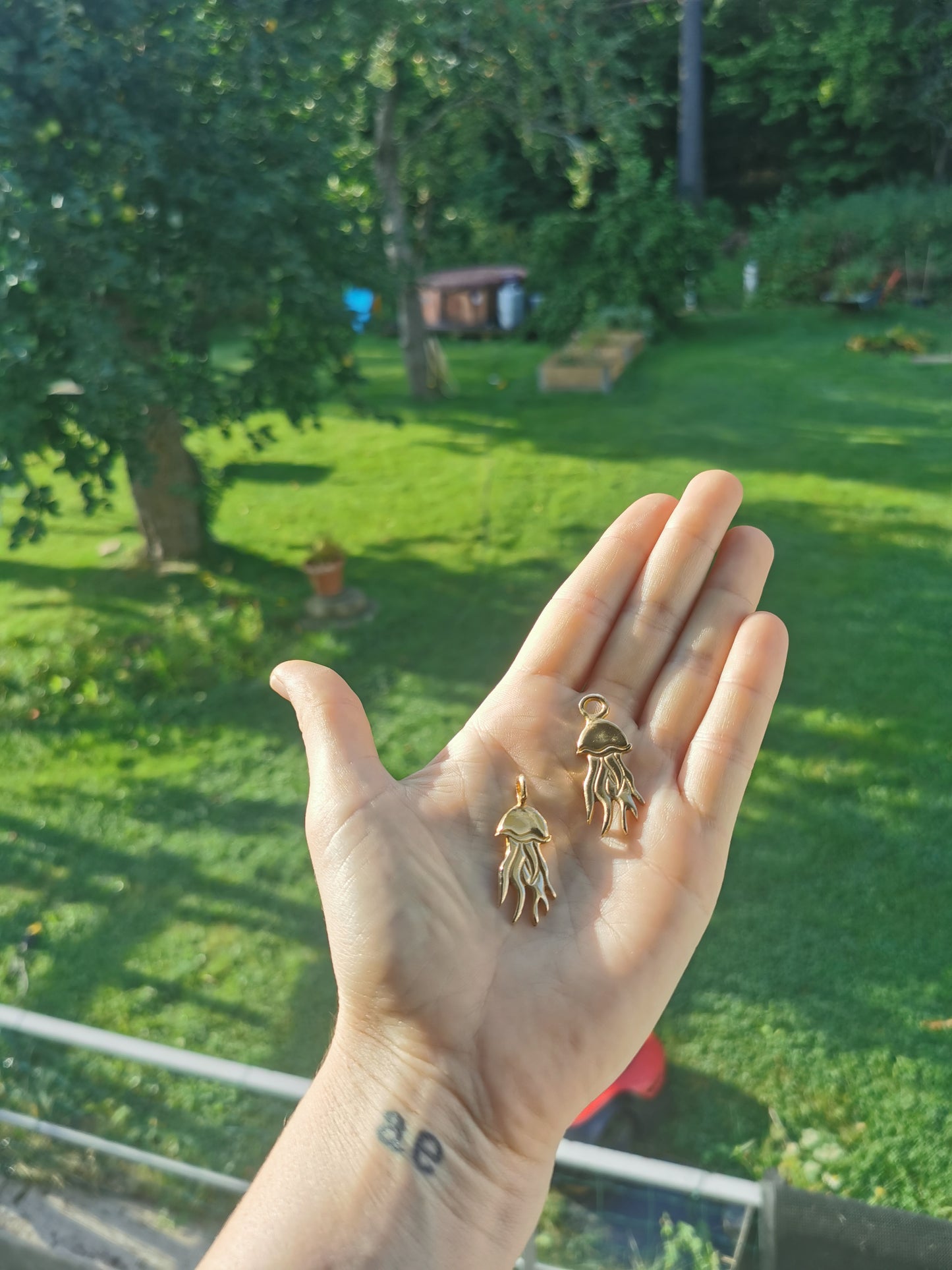 JELLYFISH West Coast Charms (Free sitting charms)