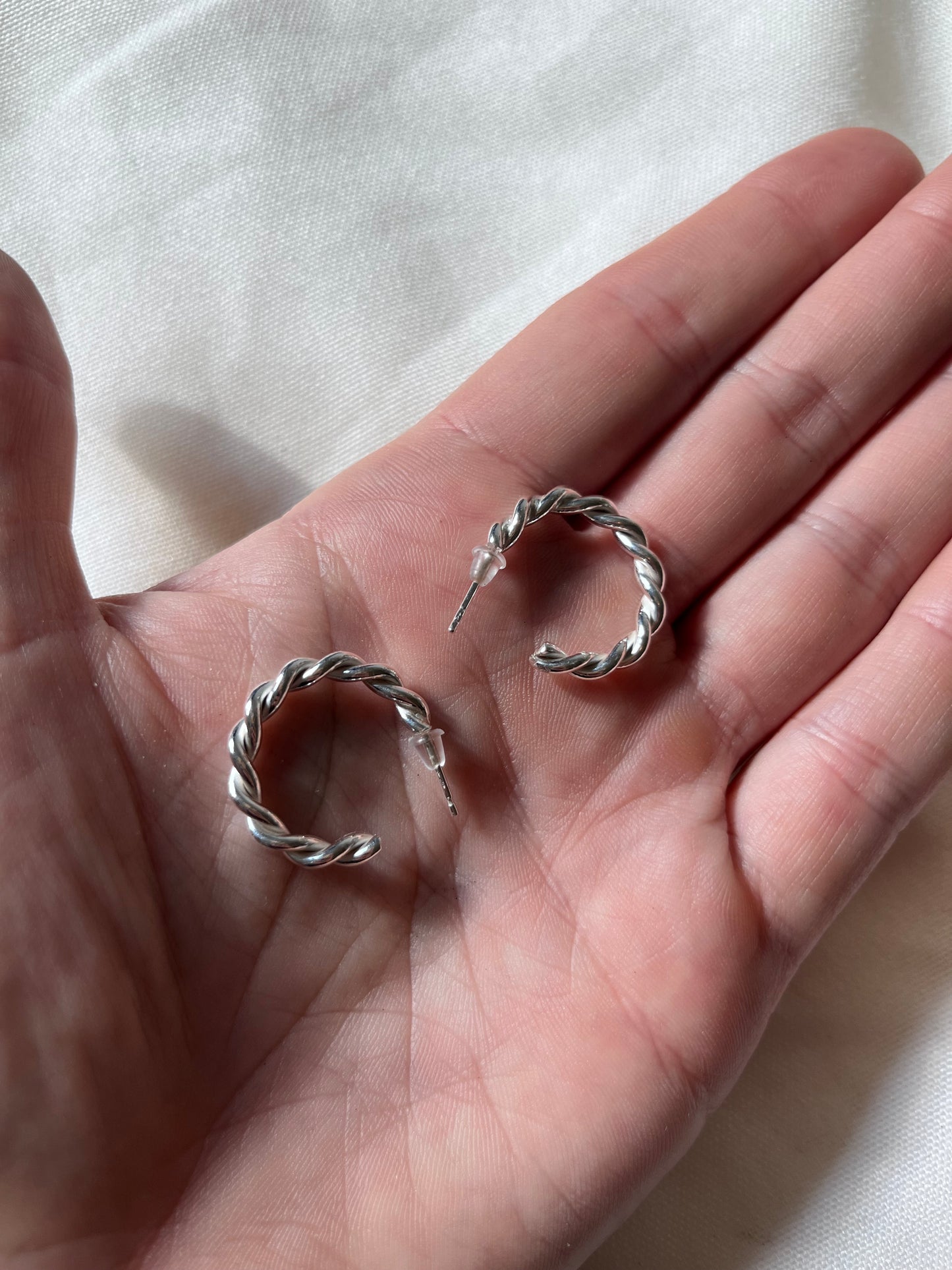 Twisted hoops in 925 Sterling Silver