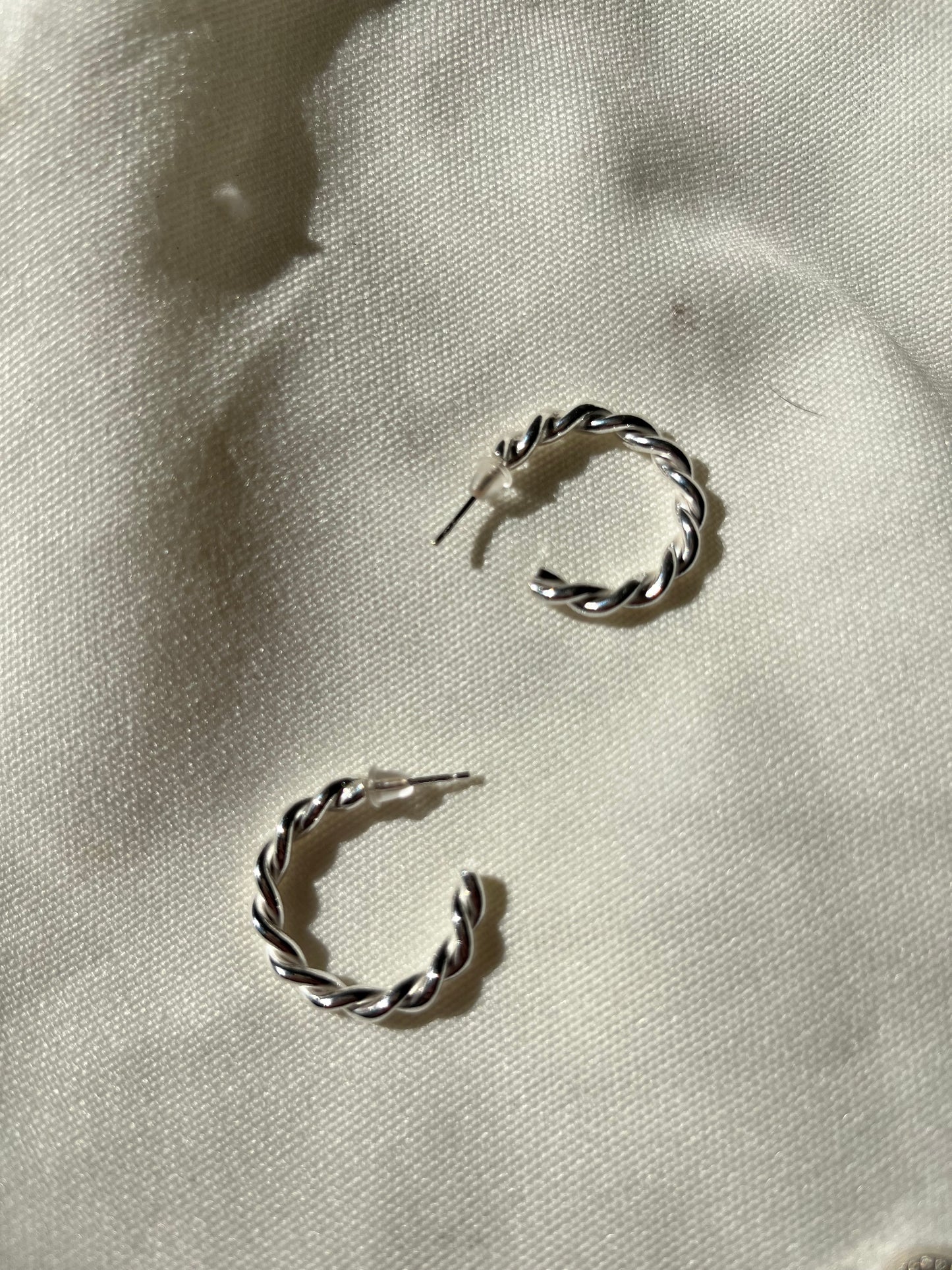 Twisted hoops in 925 Sterling Silver