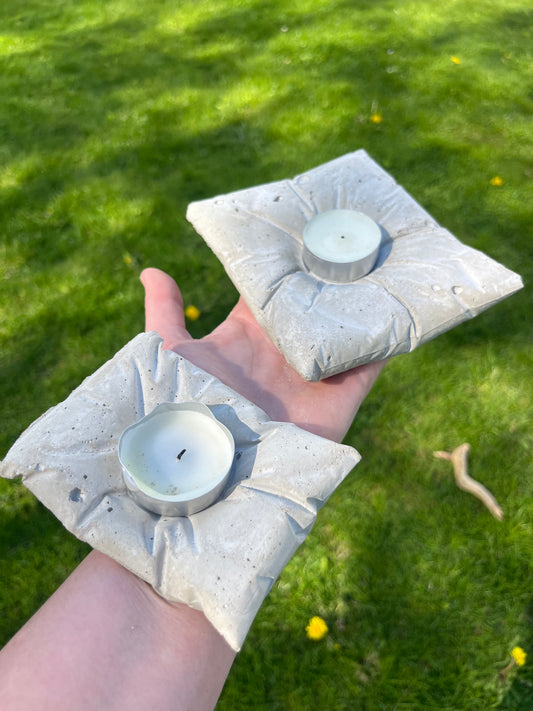 Kuddar- candle holder in cement